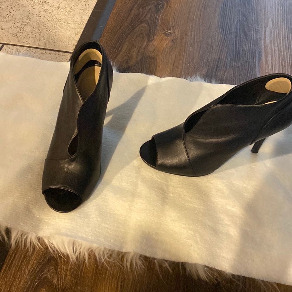Nine West. Black heel. Size 8. 3 inch heel